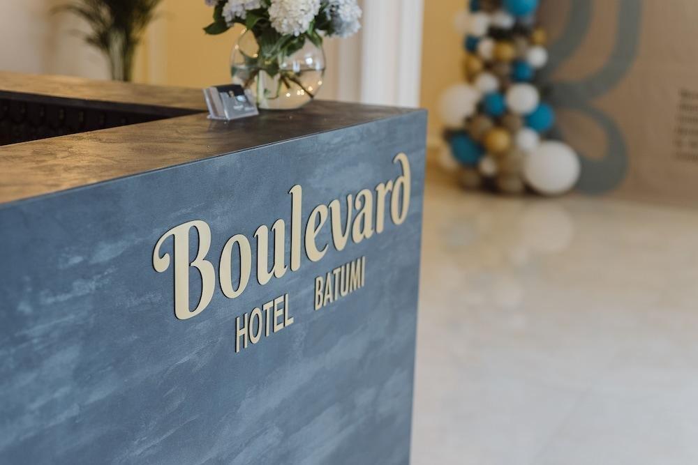Boulevard Hotel Batoumi Extérieur photo