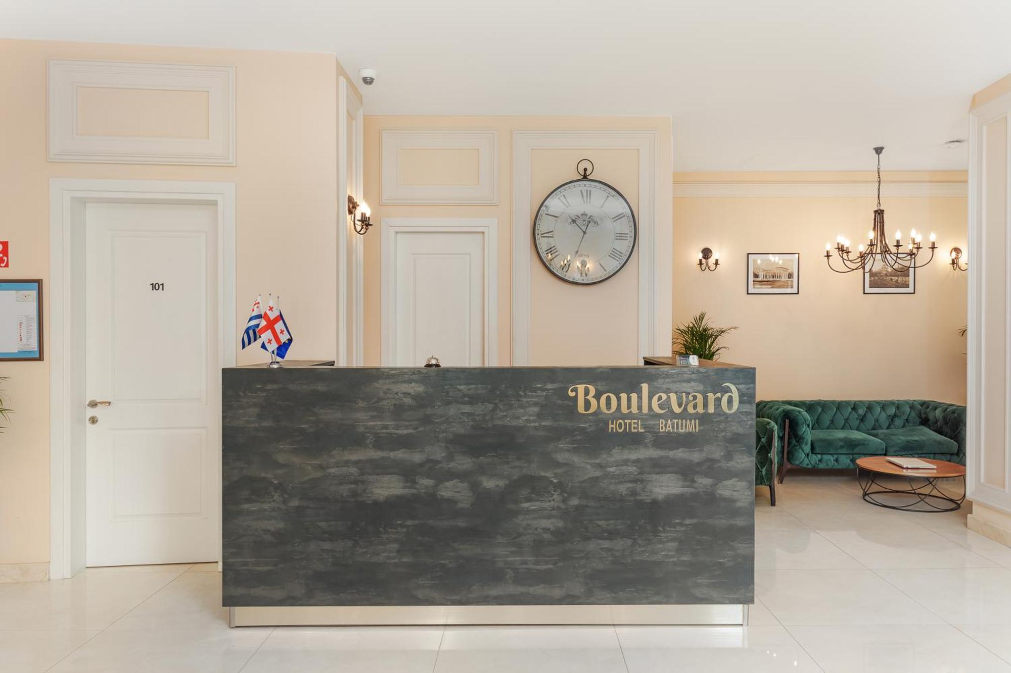 Boulevard Hotel Batoumi Extérieur photo