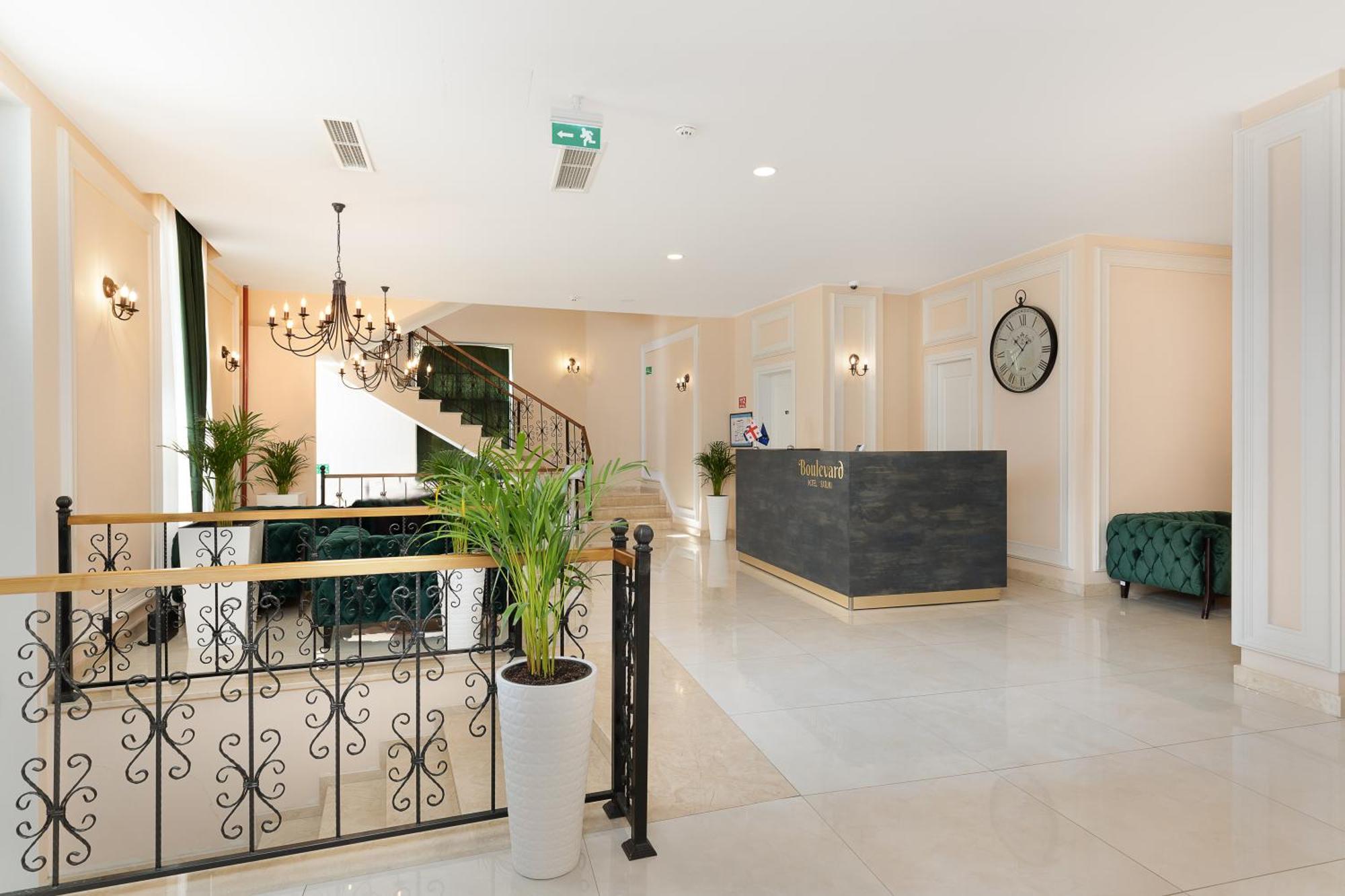 Boulevard Hotel Batoumi Extérieur photo